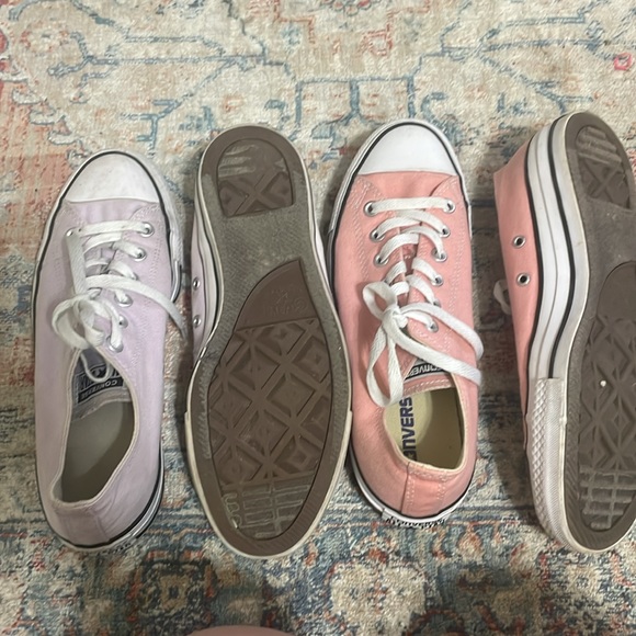 2 pairs Converse low cut pink and purple - Picture 2 of 4